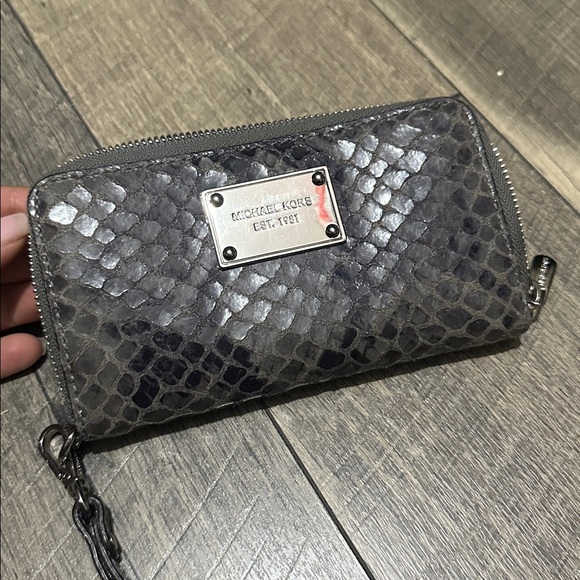 Michael Kors Black and Gray Snake Pattern Wristlet - Picture 1 of 3